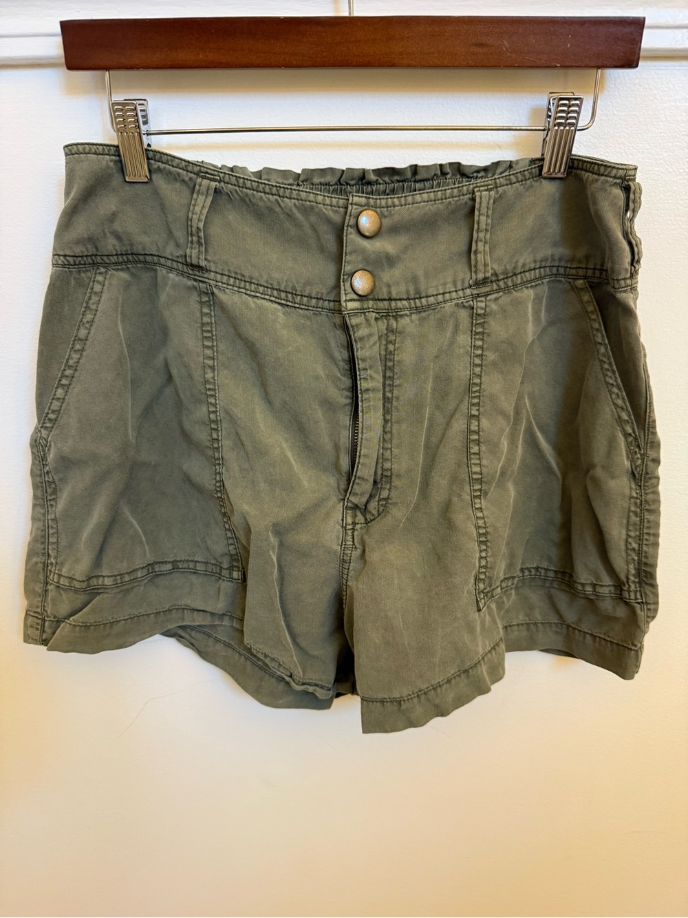 Abercrombie & Fitch Pull-On Shorts | Women's L | Olive Green | Smocked Back